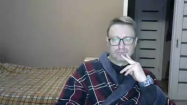 Snapshot of HarrySnake chatting on December 11, 12:02 pm HarrySnake online show from December 11, 12:02 pm