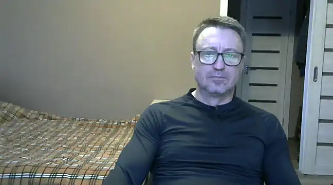Snapshot of HarrySnake chatting on December 12, 11:07 am HarrySnake online show from December 12, 11:07 am