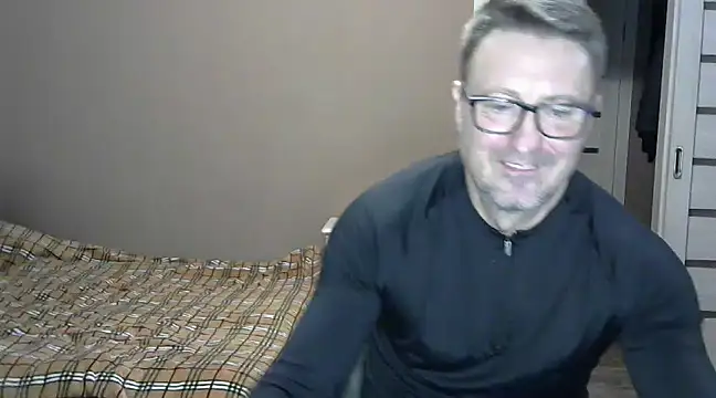 Snapshot of HarrySnake chatting on December 12, 2:11 pm HarrySnake online show from December 12, 2:11 pm