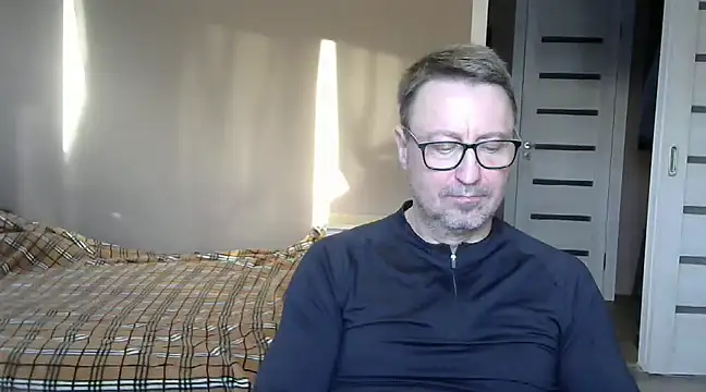 Snapshot of HarrySnake chatting on December 13, 10:30 am HarrySnake online show from December 13, 10:30 am