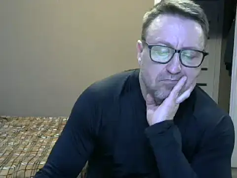 Snapshot of HarrySnake chatting on December 15, 11:55 am HarrySnake online show from December 15, 11:55 am