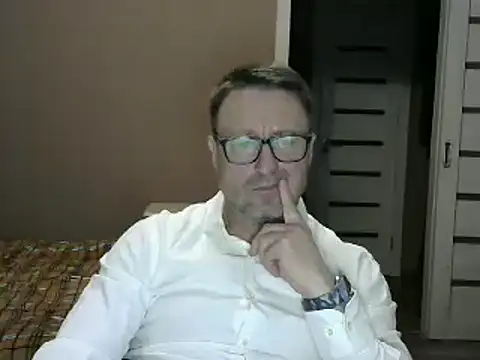 Snapshot of HarrySnake chatting on December 15, 5:31 pm HarrySnake online show from December 15, 5:31 pm