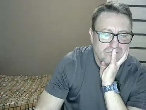 Snapshot of HarrySnake chatting on December 18, 5:21 pm HarrySnake online show from December 18, 5:21 pm