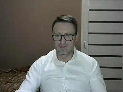 Snapshot of HarrySnake chatting on December 23, 5:43 pm HarrySnake online show from December 23, 5:43 pm