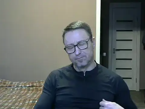 Snapshot of HarrySnake chatting on December 24, 11:17 am HarrySnake online show from December 24, 11:17 am