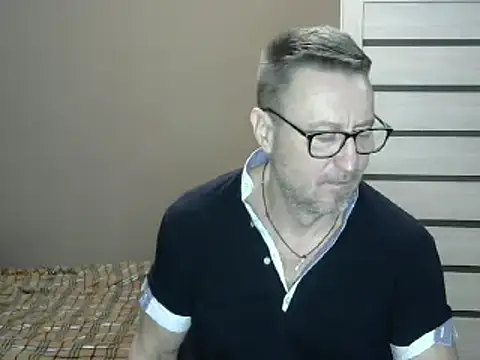 Snapshot of HarrySnake chatting on December 31, 4:46 pm HarrySnake online show from December 31, 4:46 pm