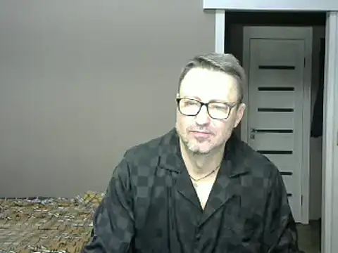 Snapshot of HarrySnake chatting on January 19, 2:49 pm HarrySnake online show from January 19, 2:49 pm