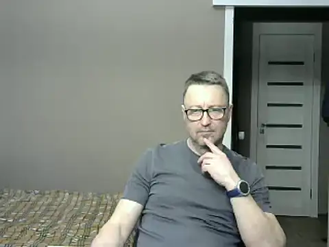 Snapshot of HarrySnake chatting on February 5, 12:17 pm HarrySnake online show from February 5, 12:17 pm
