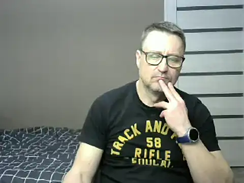 Snapshot of HarrySnake chatting on February 9, 3:23 pm HarrySnake online show from February 9, 3:23 pm