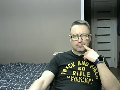 Snapshot of HarrySnake chatting on February 9, 6:37 pm HarrySnake online show from February 9, 6:37 pm