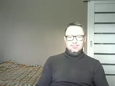 Snapshot of HarrySnake chatting on February 12, 7:34 am HarrySnake online show from February 12, 7:34 am