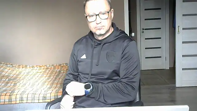Snapshot of HarrySnake chatting on March 19, 6:24 am HarrySnake online show from March 19, 6:24 am