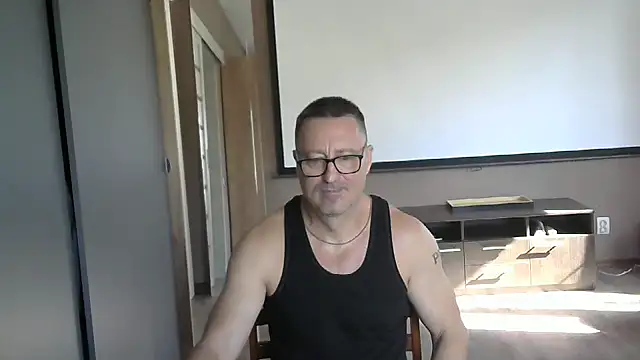 Snapshot of HarrySnake chatting on September 10, 8:25 am HarrySnake online show from September 10, 8:25 am