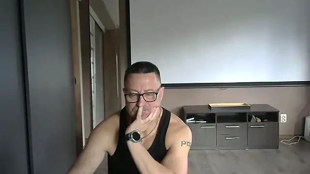 Snapshot of HarrySnake chatting on September 11, 10:59 am HarrySnake online show from September 11, 10:59 am