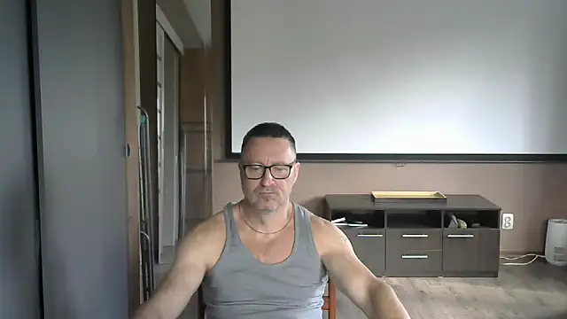 Snapshot of HarrySnake chatting on September 12, 8:03 am HarrySnake online show from September 12, 8:03 am
