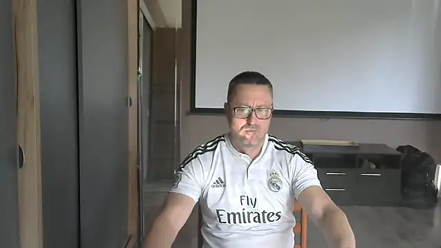 Snapshot of HarrySnake chatting on September 16, 11:00 am HarrySnake online show from September 16, 11:00 am