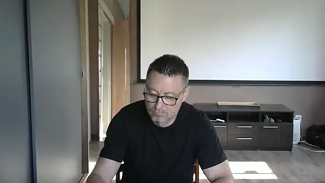 Snapshot of HarrySnake chatting on October 1, 7:03 am HarrySnake online show from October 1, 7:03 am