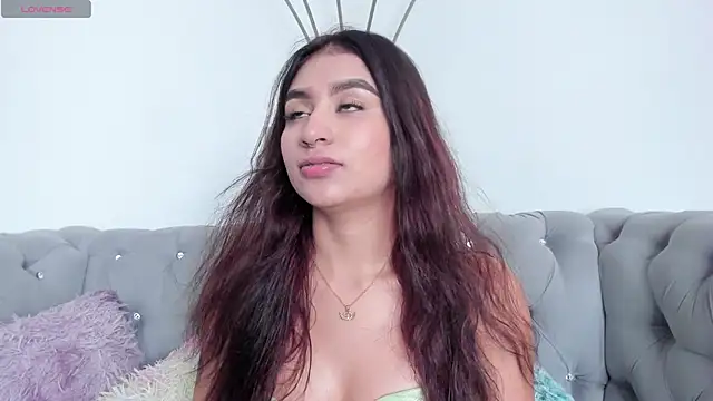 Snapshot of Zayda_1 chatting on February 6, 7:18 pm Zayda 1 online show from February 6, 7:18 pm
