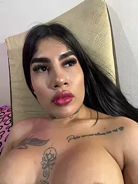 saragill323 online show from March 10, 10:45 pm