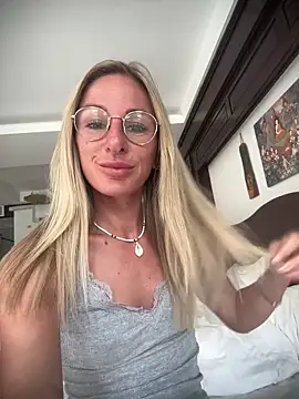 Liana Lou online show from April 4, 7:28 am