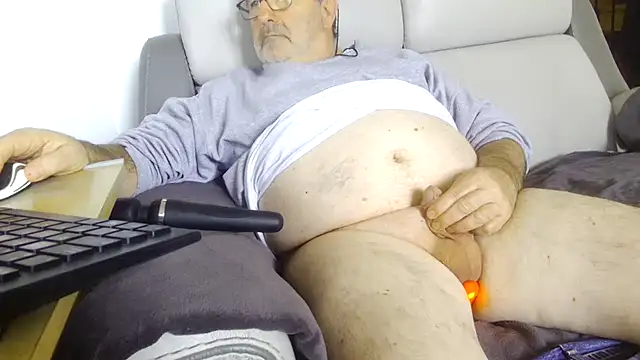 gillou1234 online show from November 8, 9:42 am