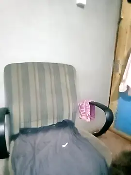 Snapshot of 199Gif chatting on April 22, 10:33 pm 199Gif online show from April 22, 10:33 pm