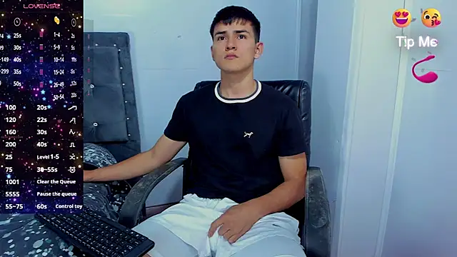 Snapshot of Jacobb_Lee chatting on November 4, 9:14 pm Jacobb Lee online show from November 4, 9:14 pm