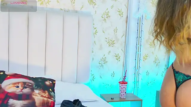 Snapshot of Sara_Desire chatting on January 7, 12:18 pm Sara Desire online show from January 7, 12:18 pm