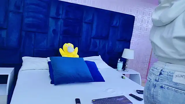 Snapshot of Sara_Desire chatting on February 5, 11:37 am Sara Desire online show from February 5, 11:37 am