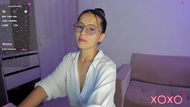 Snapshot of Lilacutte_ chatting on December 23, 7:06 am Lilacutte online show from December 23, 7:06 am