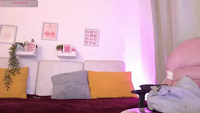 Snapshot of Malka_Burning chatting on June 27, 8:14 pm Malka Burning online show from June 27, 8:14 pm