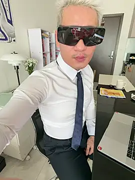harrylouis1357 online show from June 20, 8:50 am