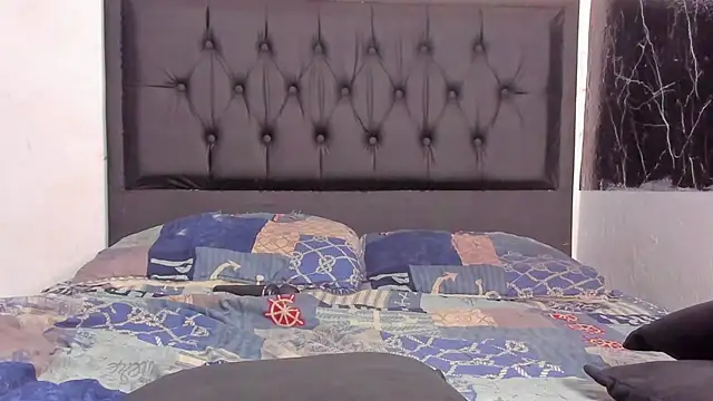 kriixtybrown online show from October 2, 6:04 pm