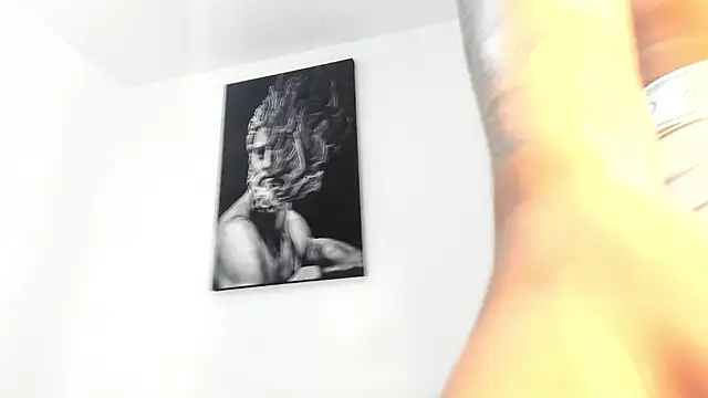 Snapshot of santiago_sosa24 chatting on March 20, 12:04 am santiago sosa24 online show from March 20, 12:04 am