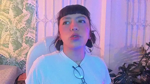 cute hollywood online show from February 4, 11:49 am