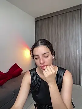dakota le online show from May 13, 11:51 am