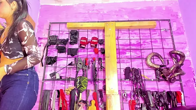 alexia aitanaa  online show from February 8, 6:33 pm