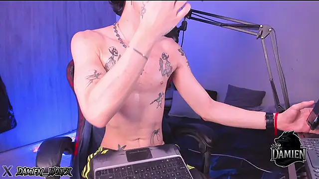 cinnamon boyxxx online show from September 18, 1:40 am