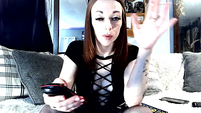 Genevieve143 online show from May 10, 4:39 am
