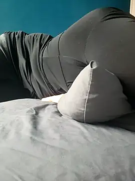 Snapshot of cruellaculdenfer67 chatting on October 10, 8:46 am cruellaculdenfer67 online show from October 10, 8:46 am