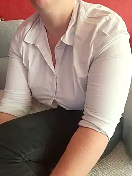 Snapshot of cruellaculdenfer67 chatting on October 14, 8:26 am cruellaculdenfer67 online show from October 14, 8:26 am