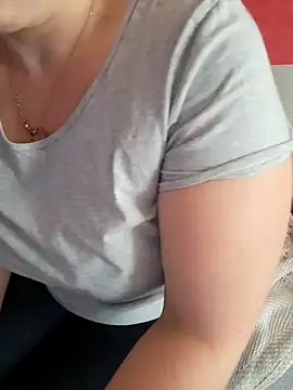 Snapshot of cruellaculdenfer67 chatting on October 29, 9:33 am cruellaculdenfer67 online show from October 29, 9:33 am