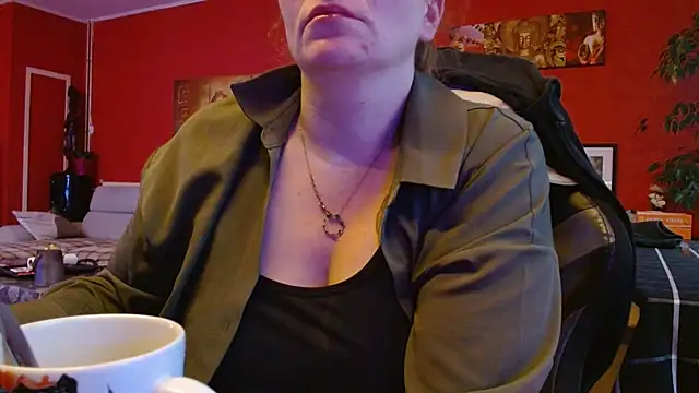 Snapshot of cruellaculdenfer67 chatting on November 18, 7:57 am cruellaculdenfer67 online show from November 18, 7:57 am