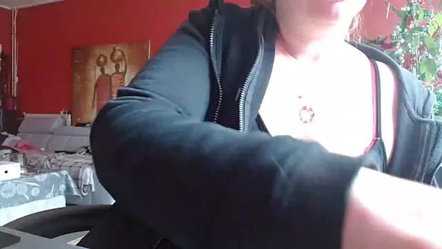 Snapshot of cruellaculdenfer67 chatting on December 22, 9:17 am cruellaculdenfer67 online show from December 22, 9:17 am