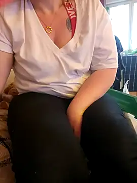 Snapshot of cruellaculdenfer67 chatting on January 13, 8:52 am cruellaculdenfer67 online show from January 13, 8:52 am