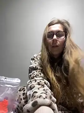 Snapshot of ur_pleasure_ chatting on December 3, 8:28 pm ur pleasure online show from December 3, 8:28 pm