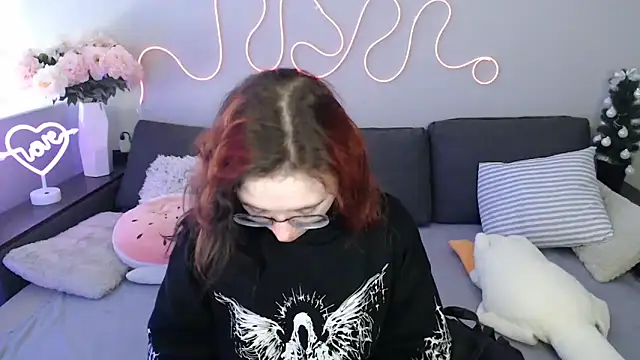 Mini Diva online show from March 18, 9:12 am