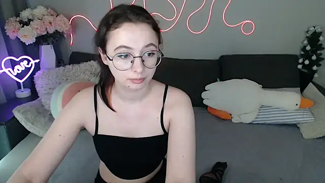 Mini Diva online show from April 1, 1:41 pm