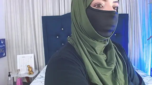 Uzra hayed online show from December 25, 9:11 pm