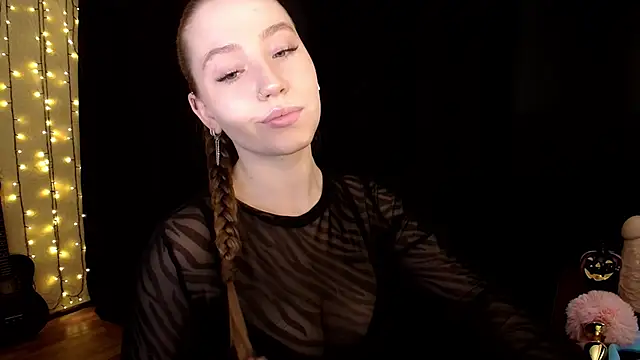 Snapshot of SindiWatsoon chatting on October 31, 12:28 pm SindiWatsoon online show from October 31, 12:28 pm